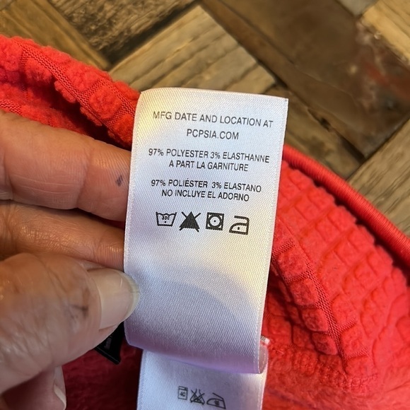 Patagonia Women’s R2 Fleece Zip Up Jacket - Picture 7 of 10